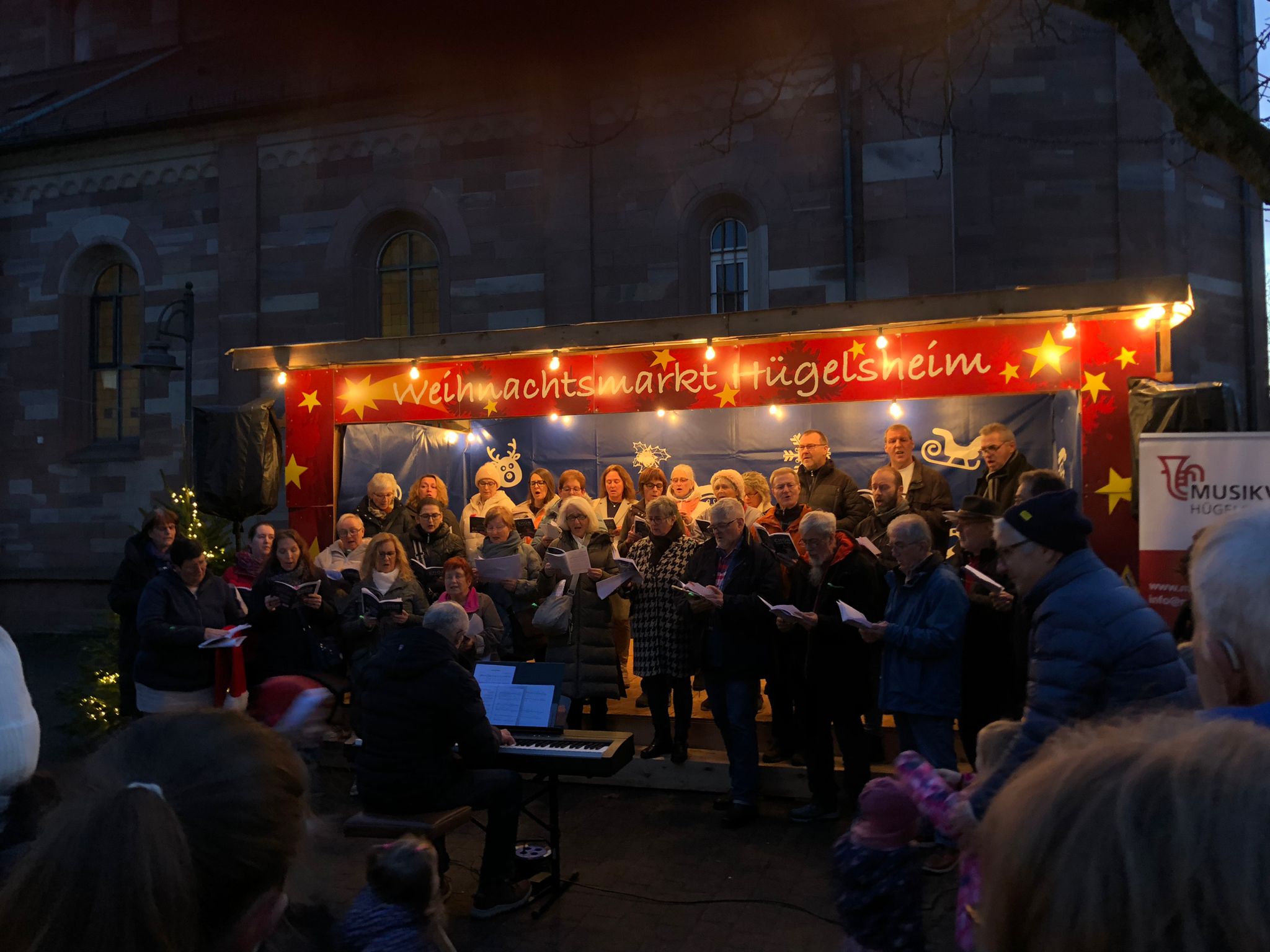 Mehr über den Artikel erfahren 29.11.2025 – Singen am Weihnachtsmarkt in Hügelsheim